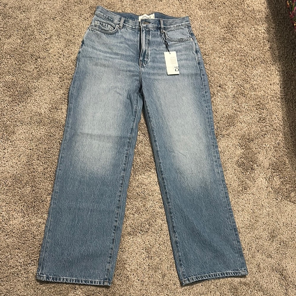 Blue Straight Leg Jeans with Classic Styling